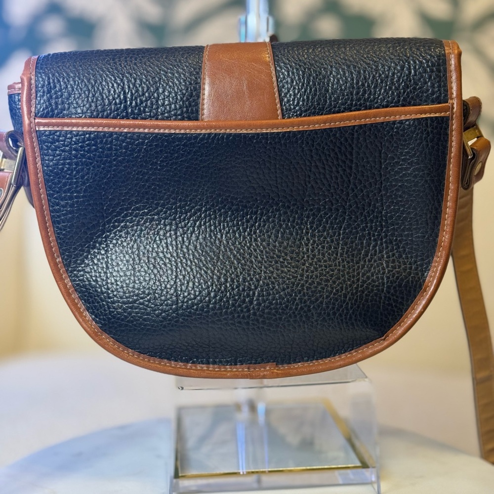 🤑Guess Black and Tan Crossbody Bag - Picture 8 of 8